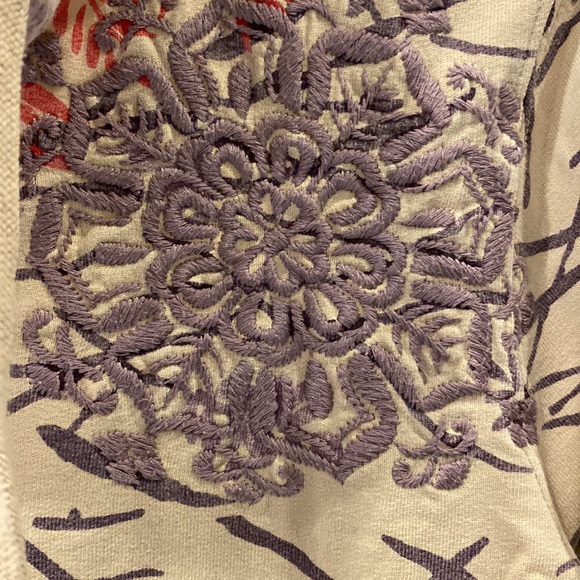 Beige red and purple oriental print Lucky Brand hoodie Large - Picture 3 of 5